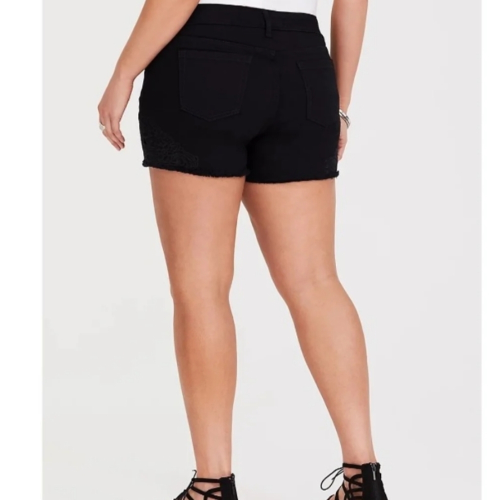 NWT Torrid Denim BLK Short W EMB - Picture 3 of 9